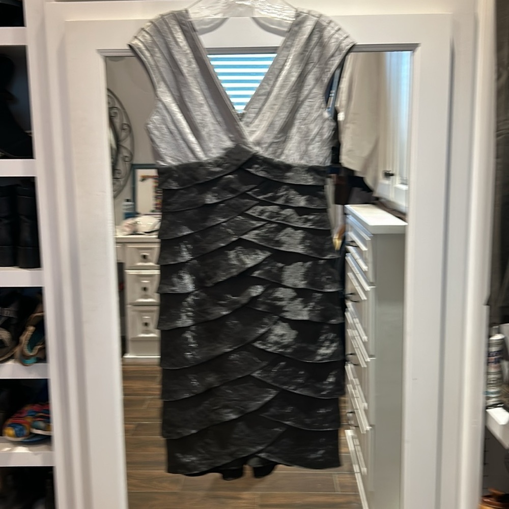 Adrianna Papell Metallic Two-Tone Tiered Cocktail Dress Silver Black V-Neck
